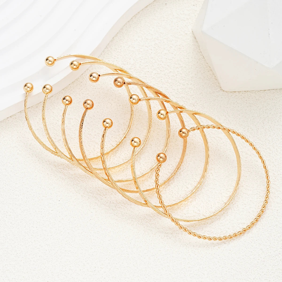 Set 7 Bracciali Dorati Donna — Stile Punk Boho con Cuori e Design Aperto