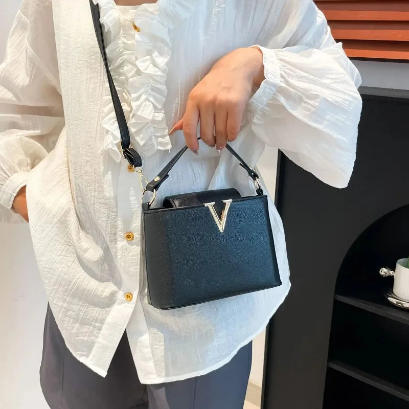 Borsa a Tracolla Donna V-Shaped - Eleganza Moderna in Pelle PU