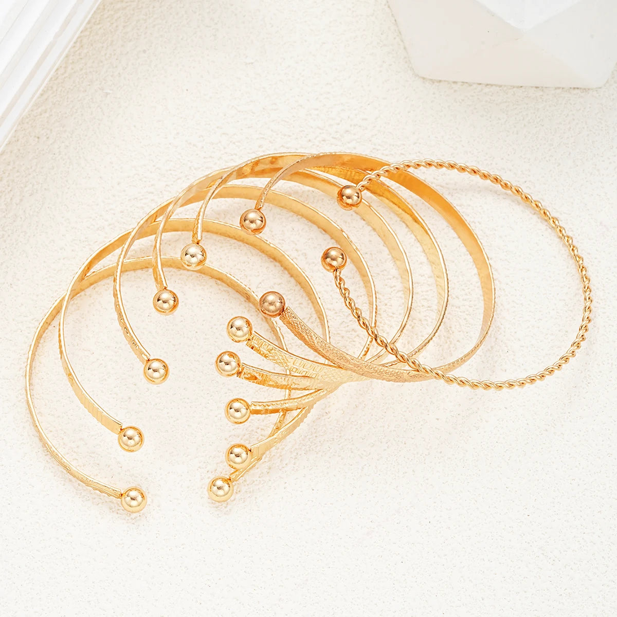 Set 7 Bracciali Dorati Donna — Stile Punk Boho con Cuori e Design Aperto