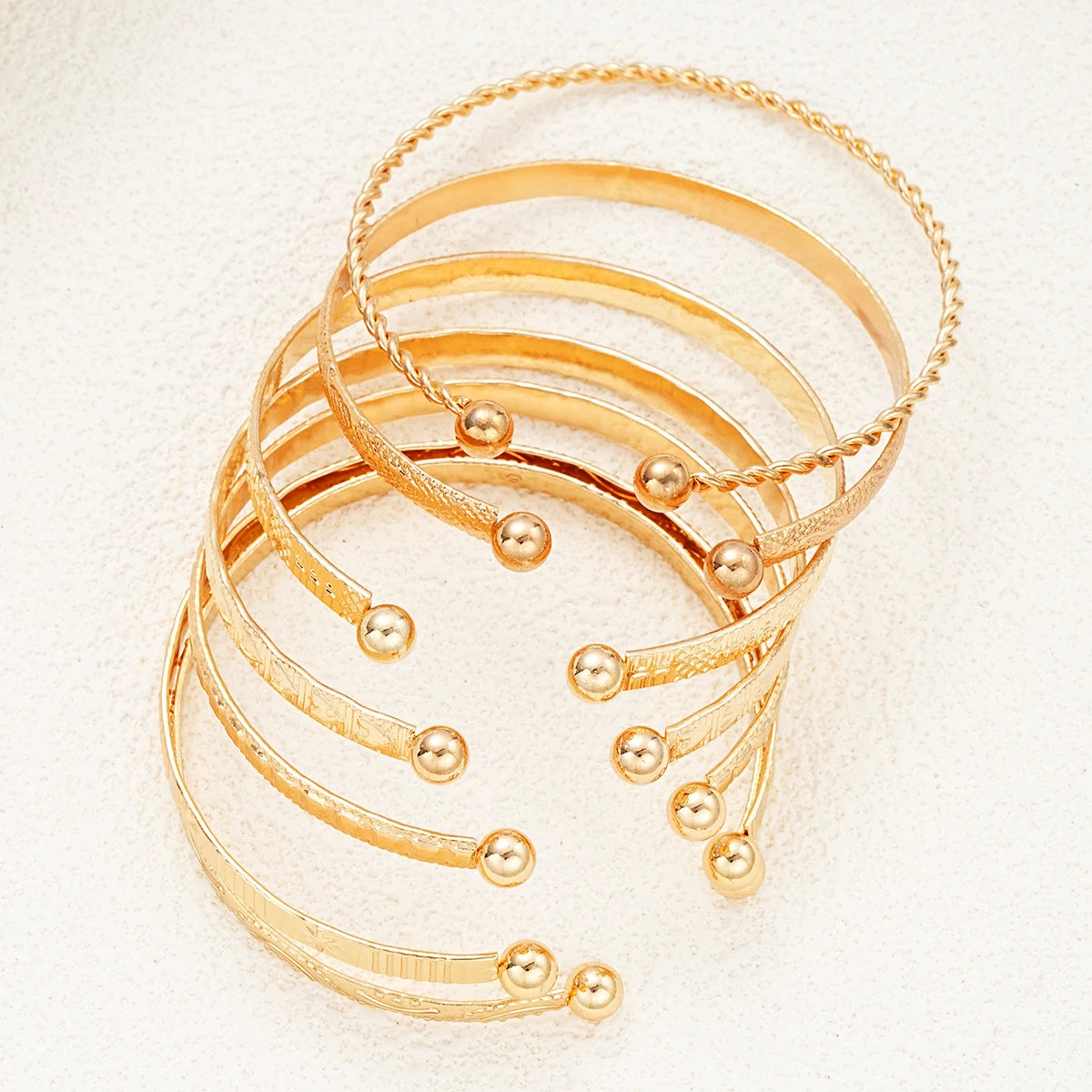 Set 7 Bracciali Dorati Donna — Stile Punk Boho con Cuori e Design Aperto